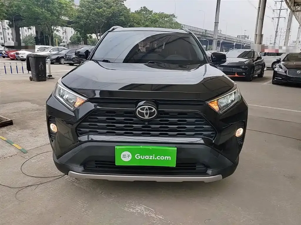 Toyota RAV4 — фото 7