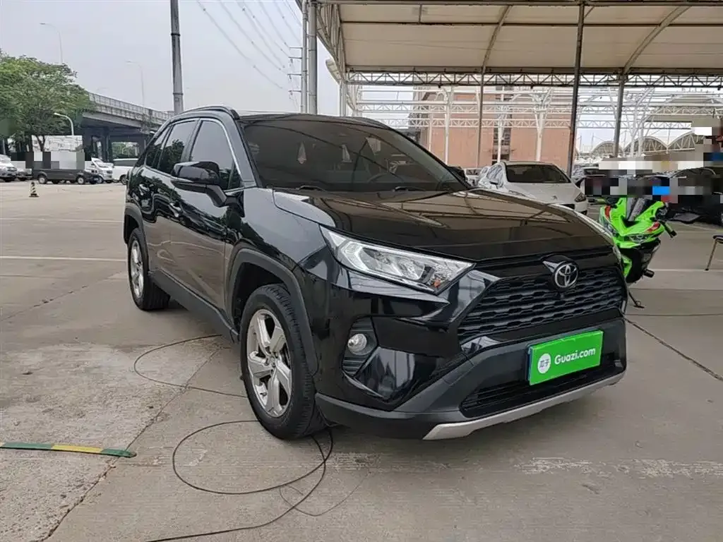 Toyota RAV4 — фото 10