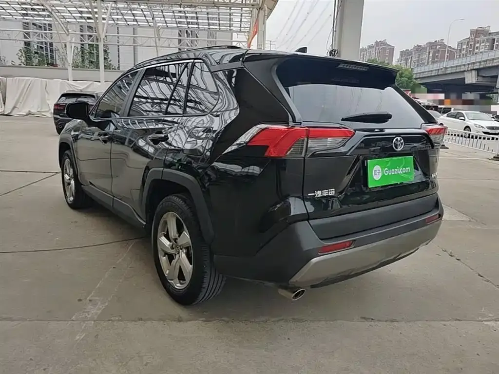 Toyota RAV4 — фото 9