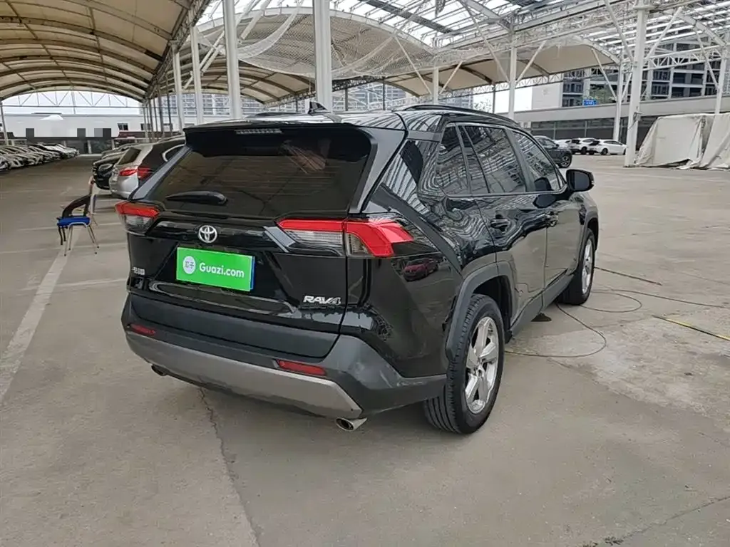 Toyota RAV4 — фото 6