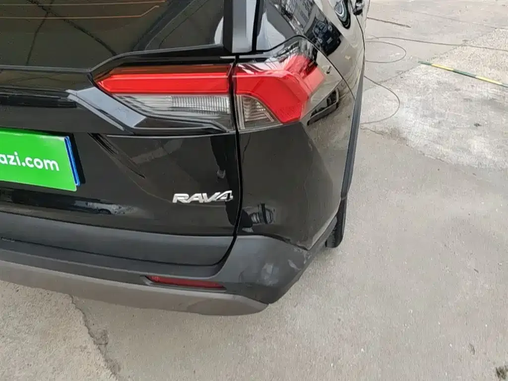 Toyota RAV4 — фото 2
