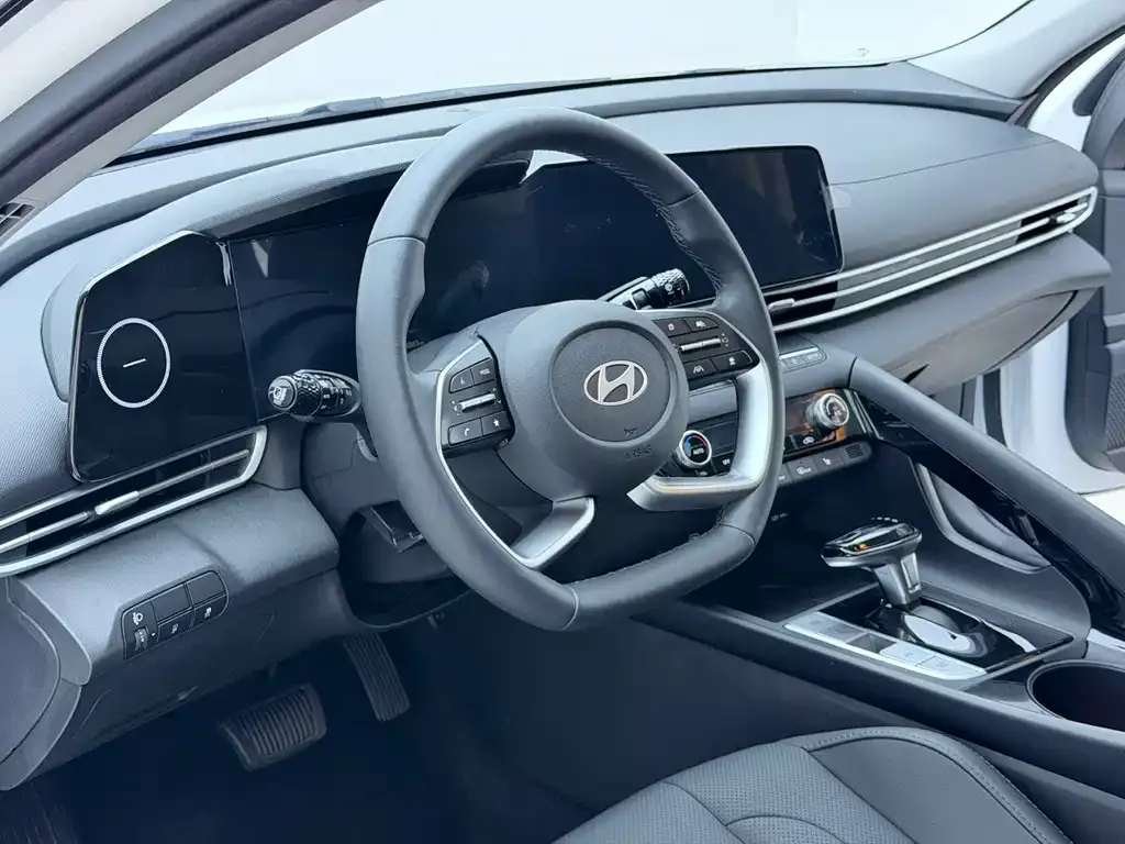 Hyundai Elantra — фото 9