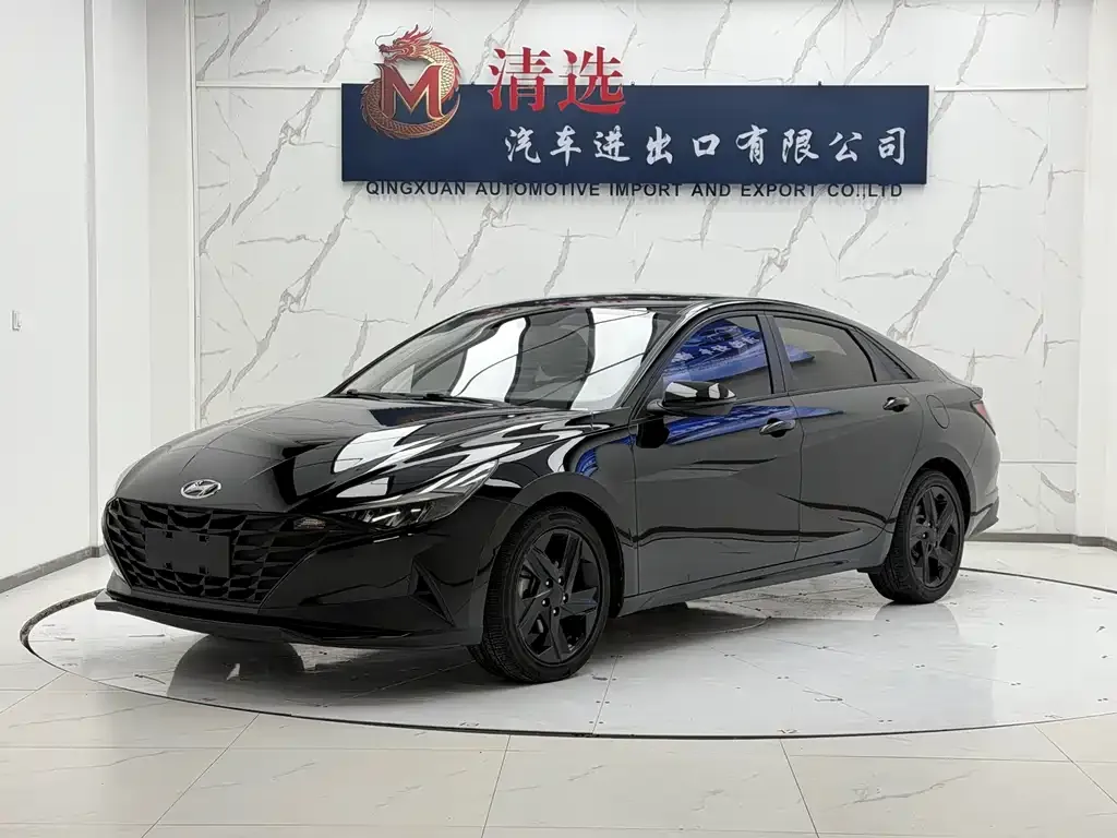 Hyundai Elantra — фото 1