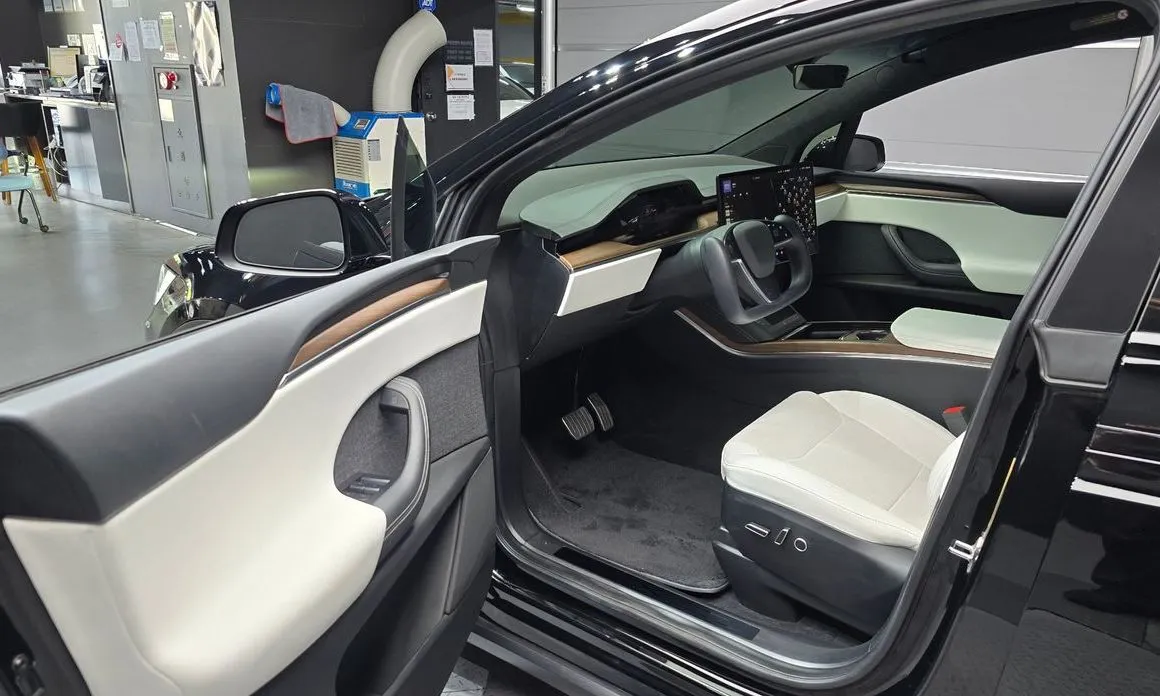 Tesla Model X 2023 из KR, фото 8