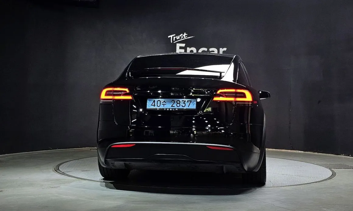 Tesla Model X 2023 из KR, фото 2