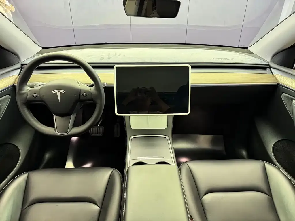 Tesla Model Y — фото 4