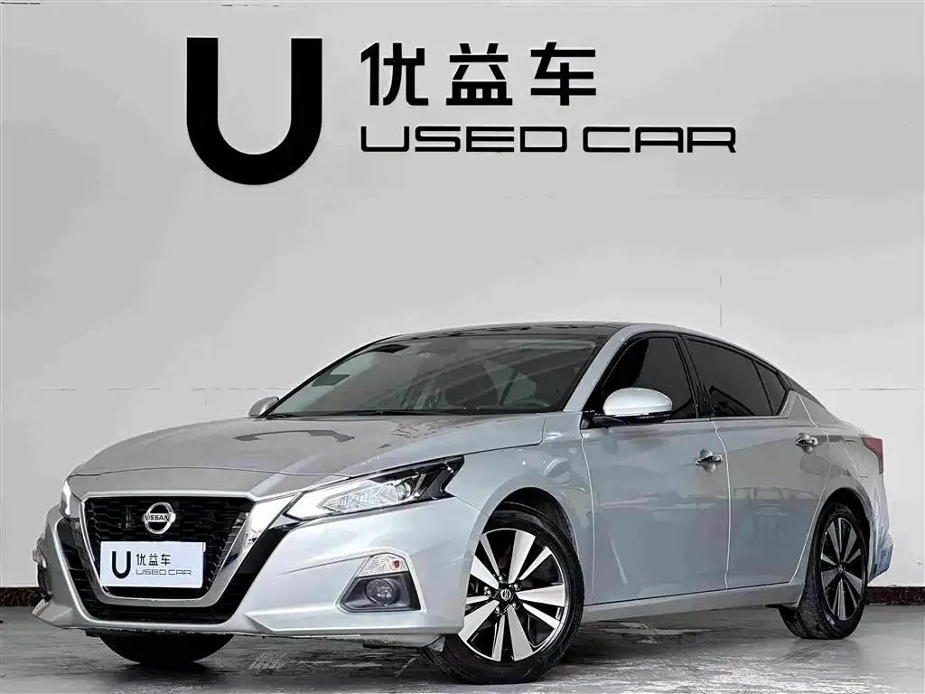 Nissan Teana — фото 1