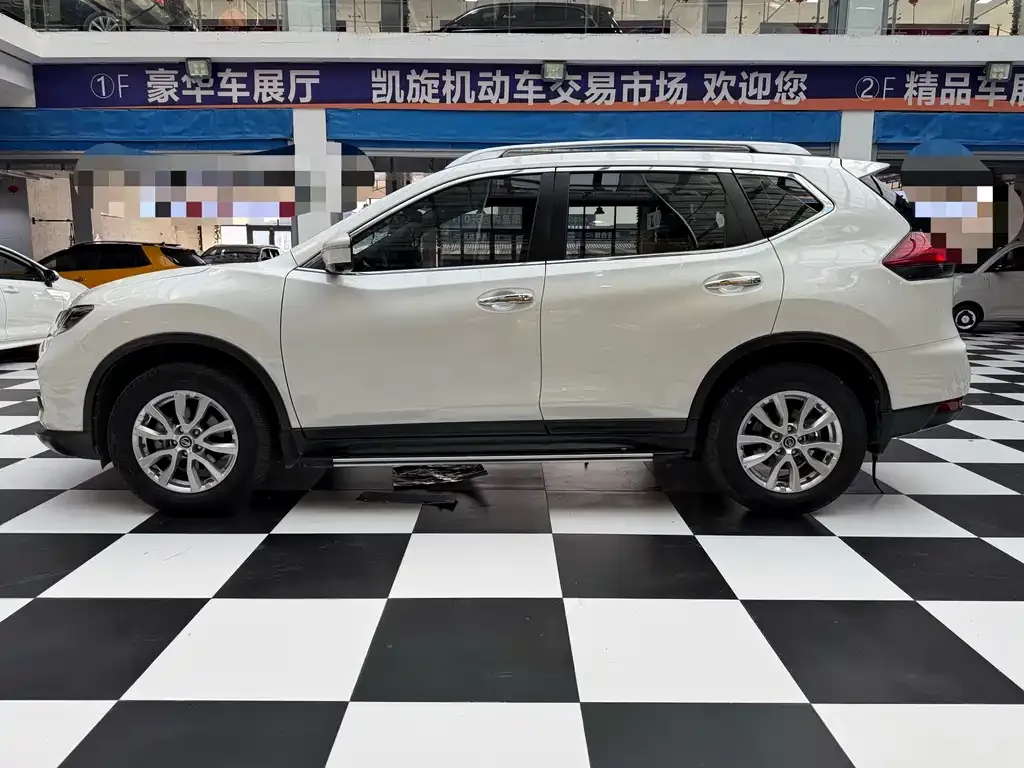 Nissan X-Trail — фото 10