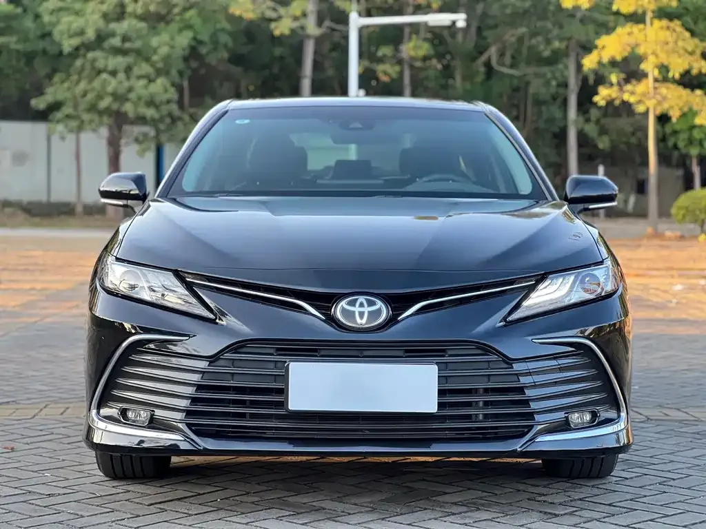 Toyota Camry — фото 10