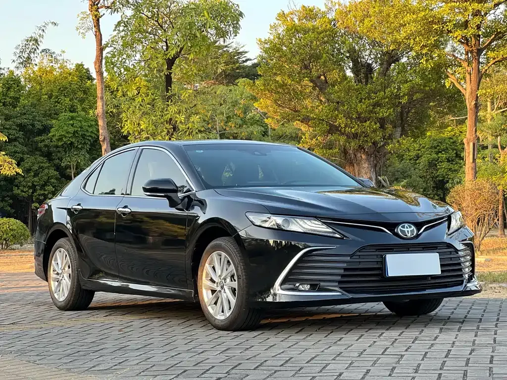 Toyota Camry — фото 9