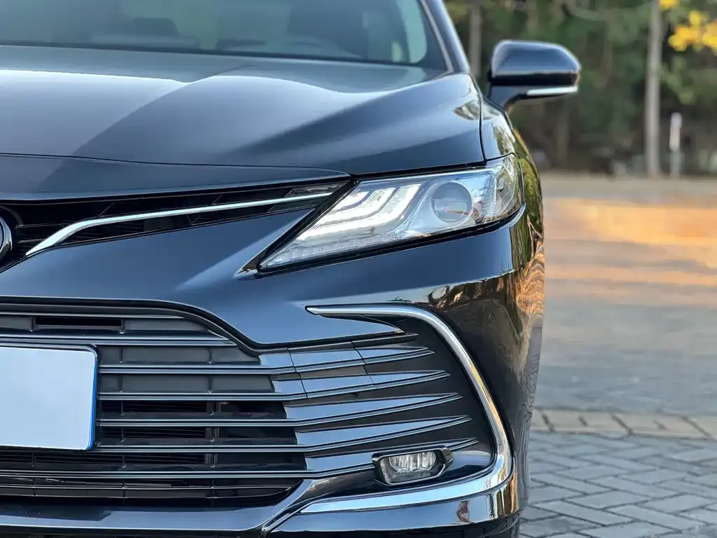 Toyota Camry — фото 2