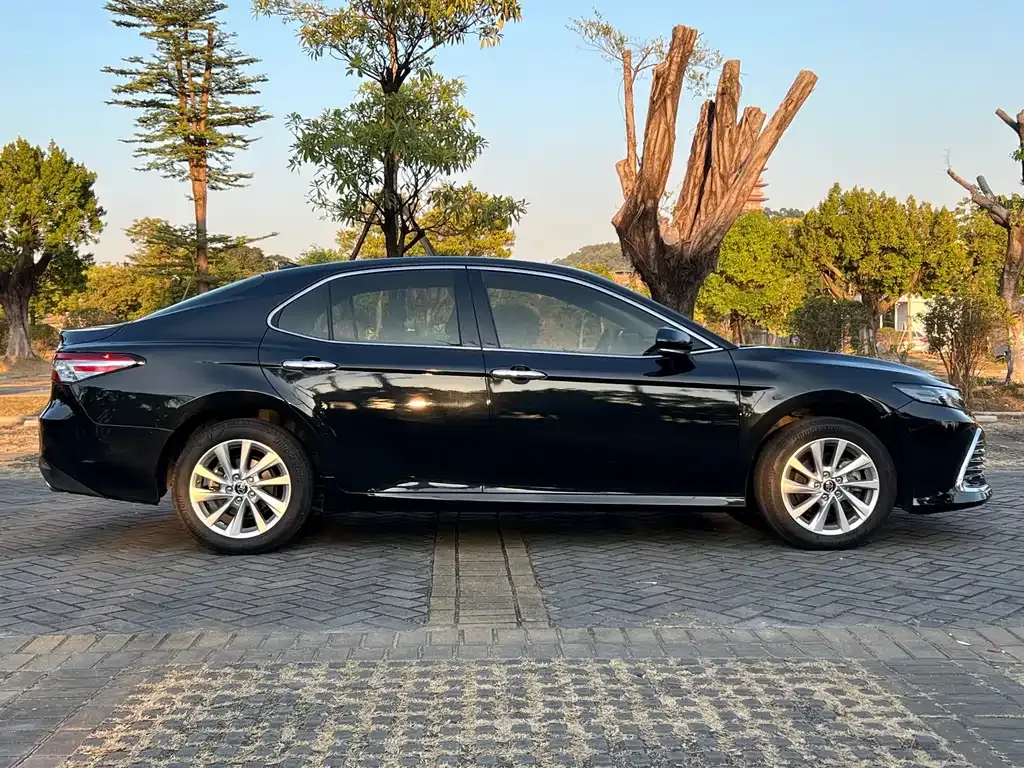 Toyota Camry — фото 7