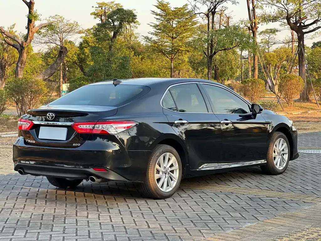 Toyota Camry — фото 6