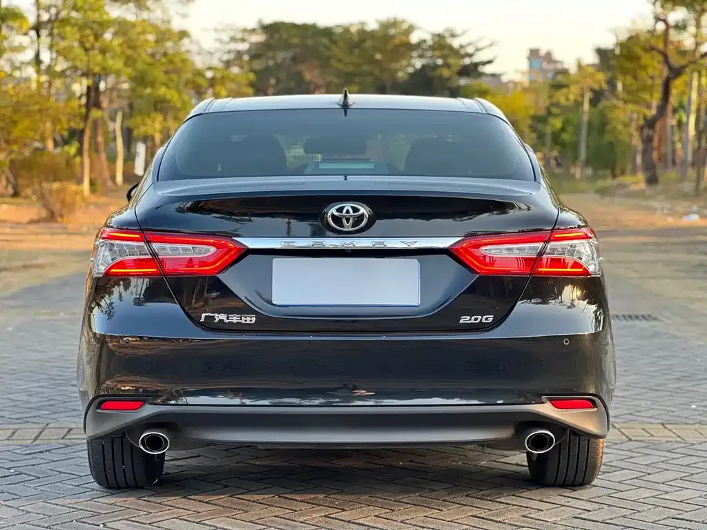 Toyota Camry — фото 3