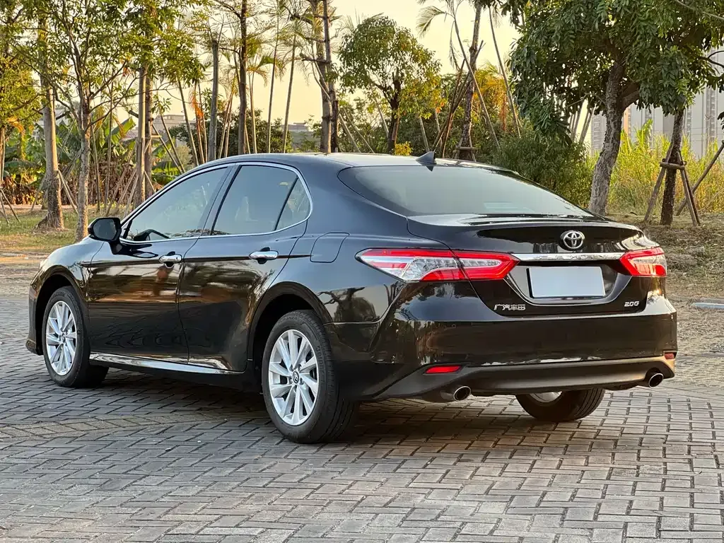 Toyota Camry — фото 8