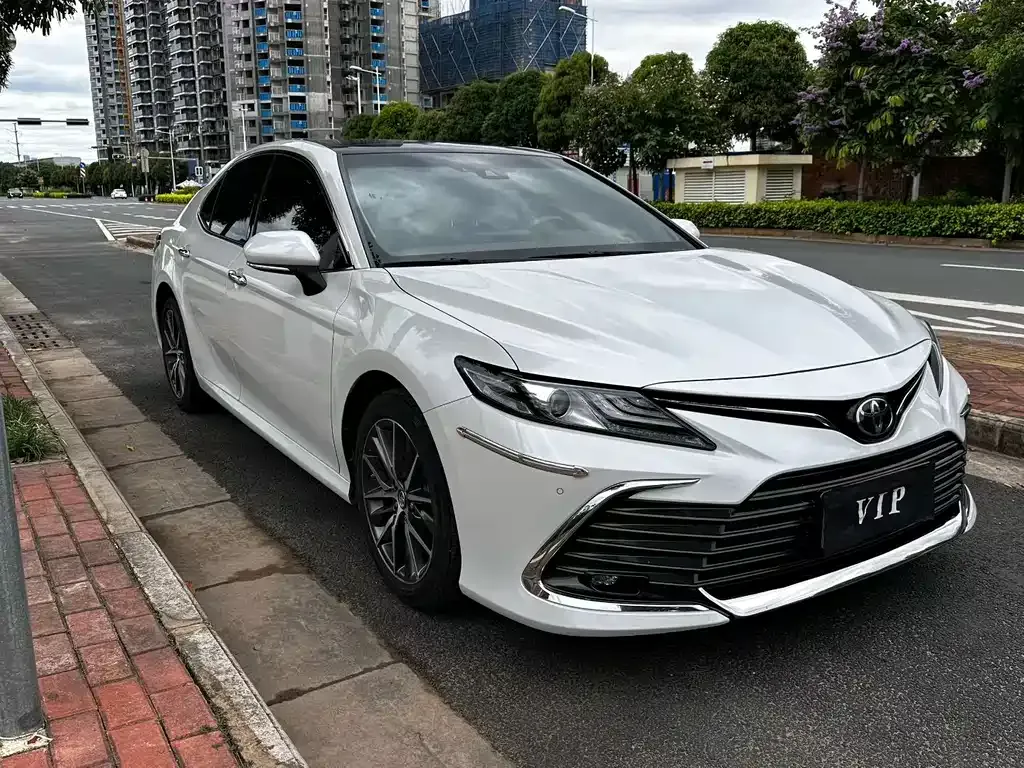Toyota Camry — фото 7