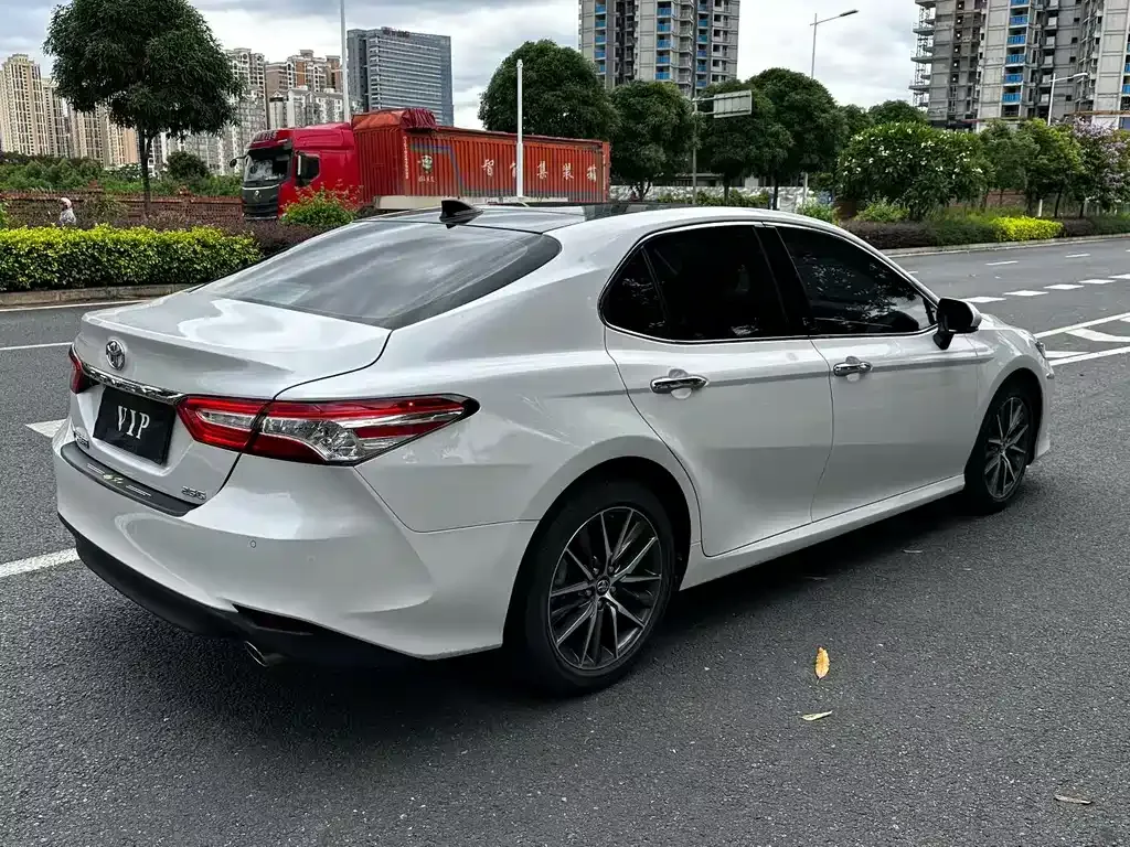 Toyota Camry — фото 8