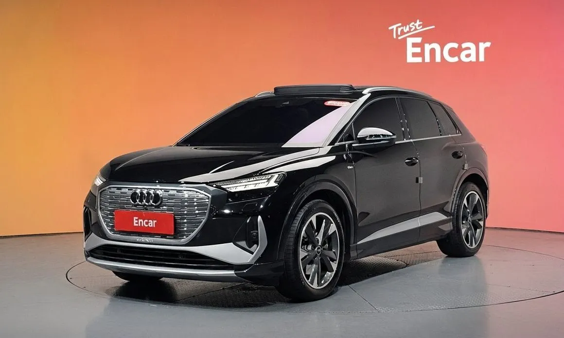 Audi Q4 e-tron — фото 1
