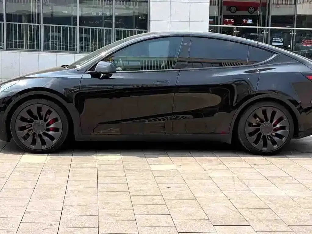 Tesla Model Y — фото 4
