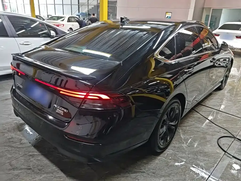 Honda Accord — фото 10