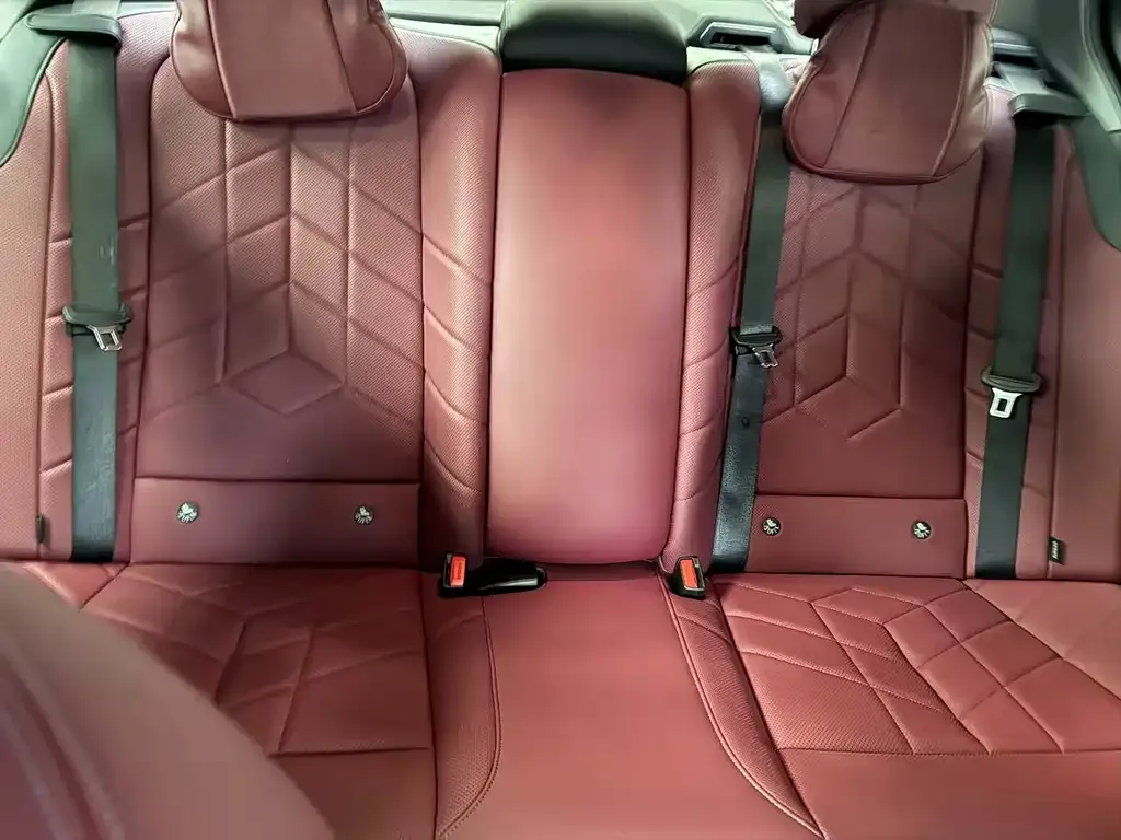 BMW 5 Series — фото 10