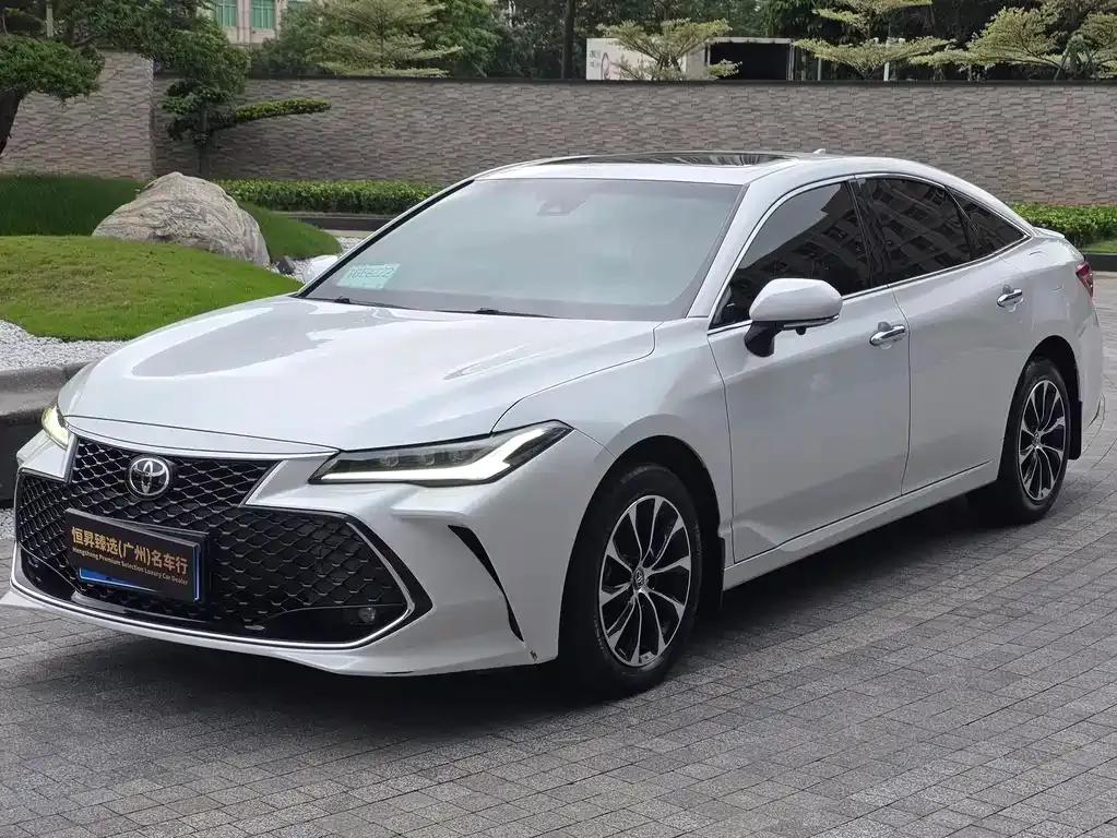 Toyota Avalon — фото 1