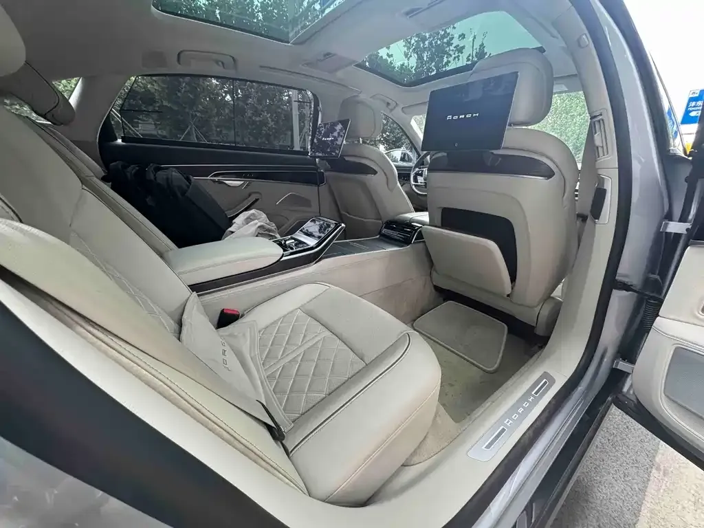 Audi A8 — фото 8