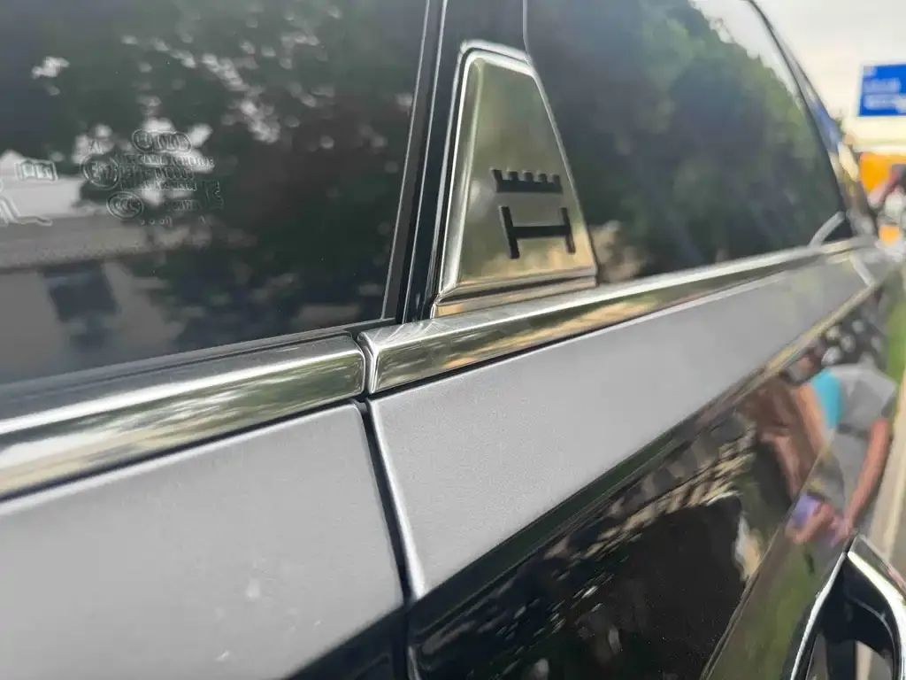 Audi A8 — фото 2