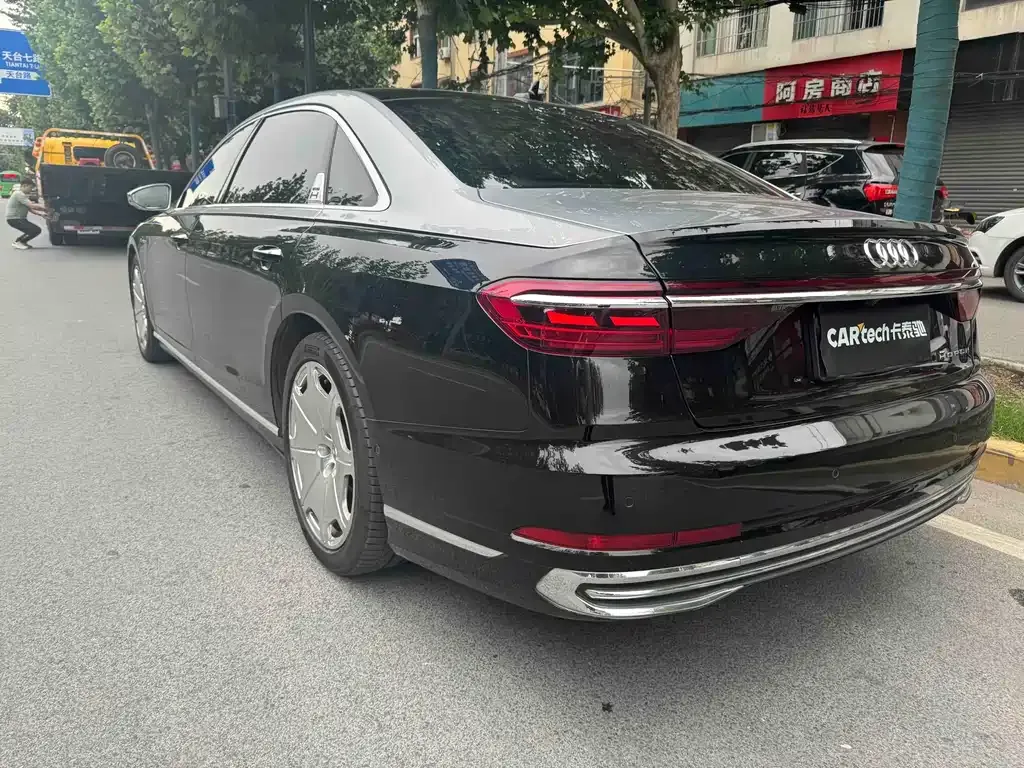 Audi A8 — фото 7