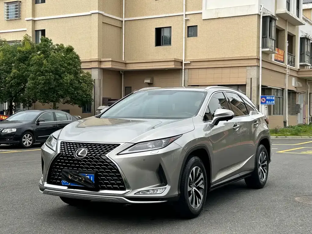 Lexus RX — фото 1