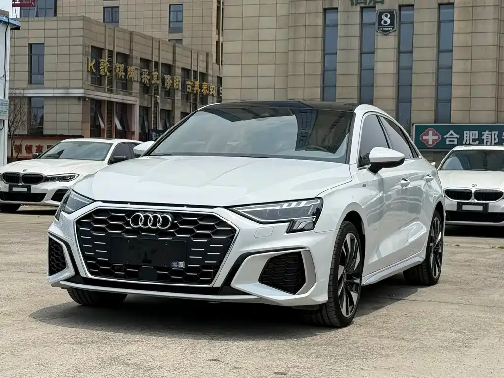 Audi A3 — фото 1