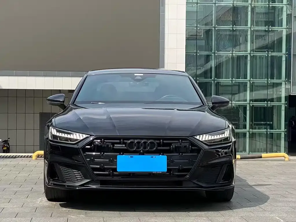 Audi A7L — фото 1
