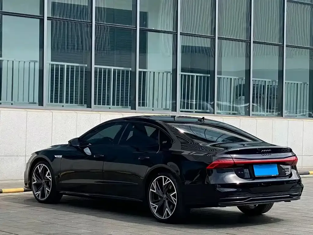 Audi A7L — фото 7