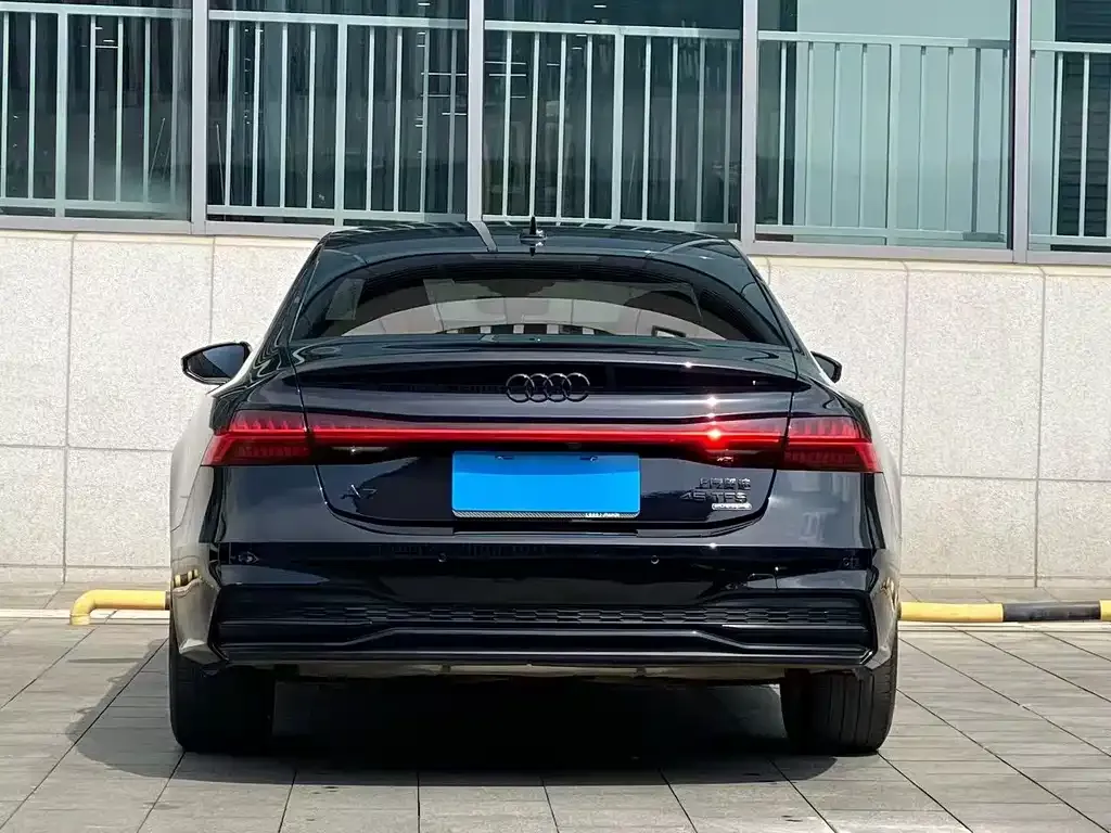 Audi A7L — фото 5
