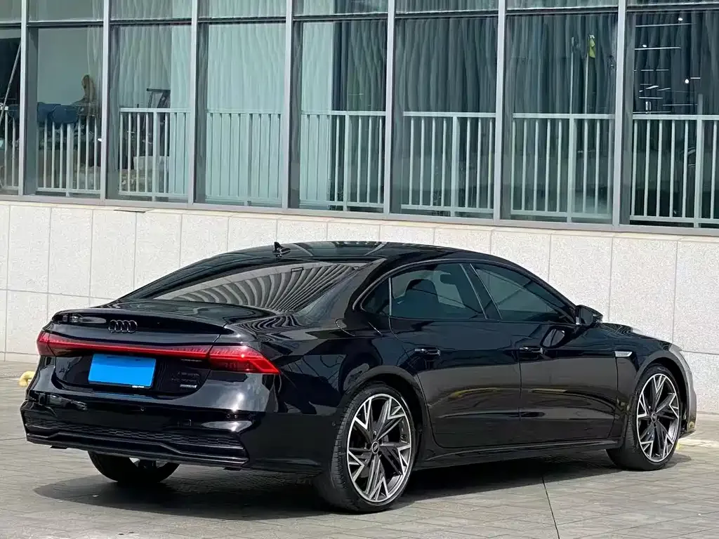 Audi A7L — фото 9