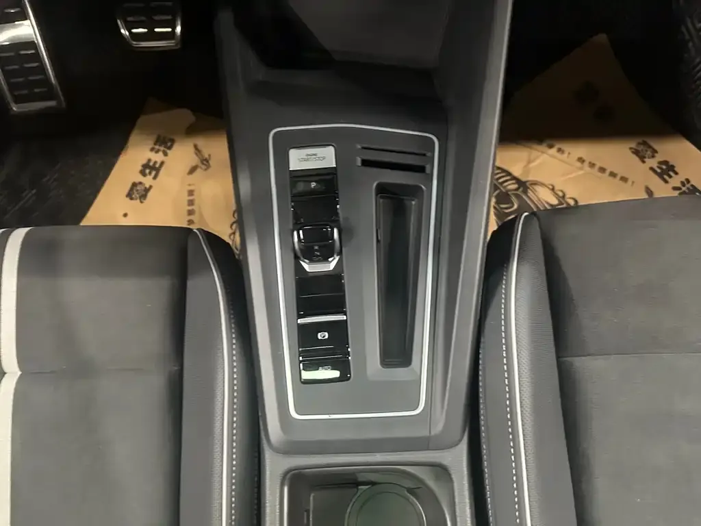 Volkswagen Golf 2021 из CN, фото 5