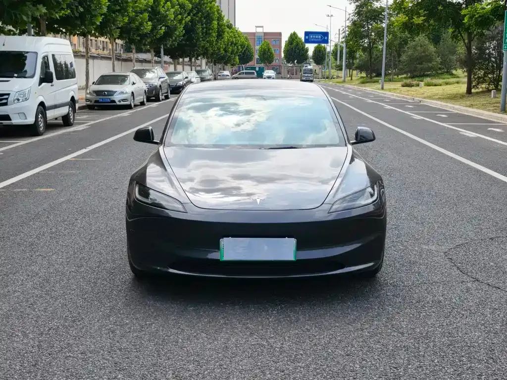 Tesla Model 3 — фото 9
