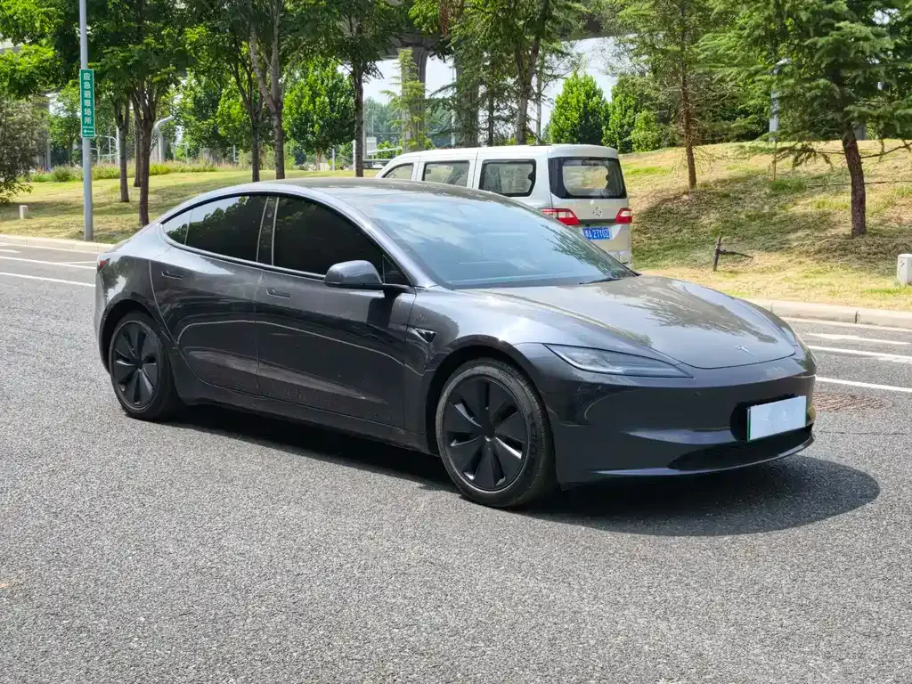 Tesla Model 3 — фото 10