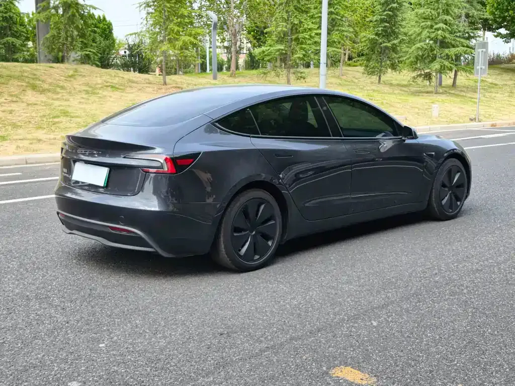 Tesla Model 3 — фото 7