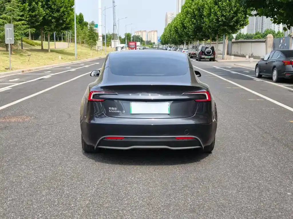 Tesla Model 3 — фото 6