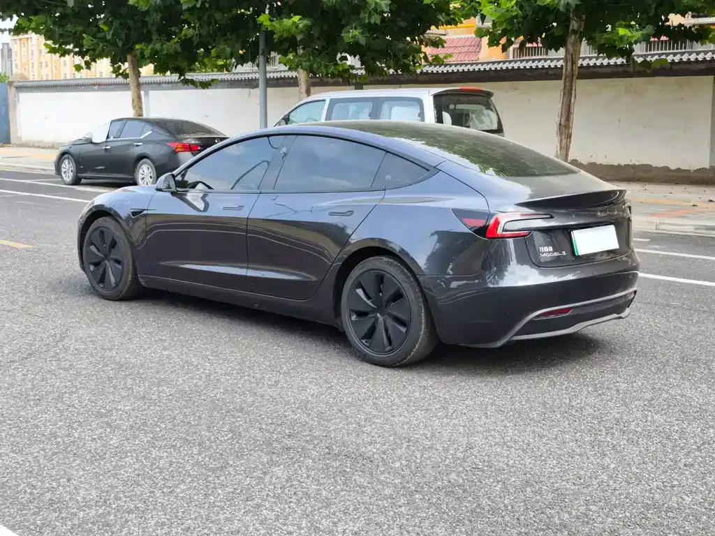 Tesla Model 3 — фото 8