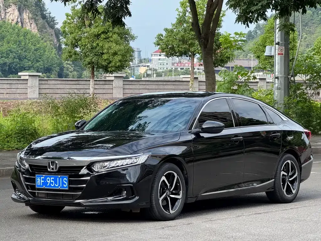 Honda Accord — фото 1