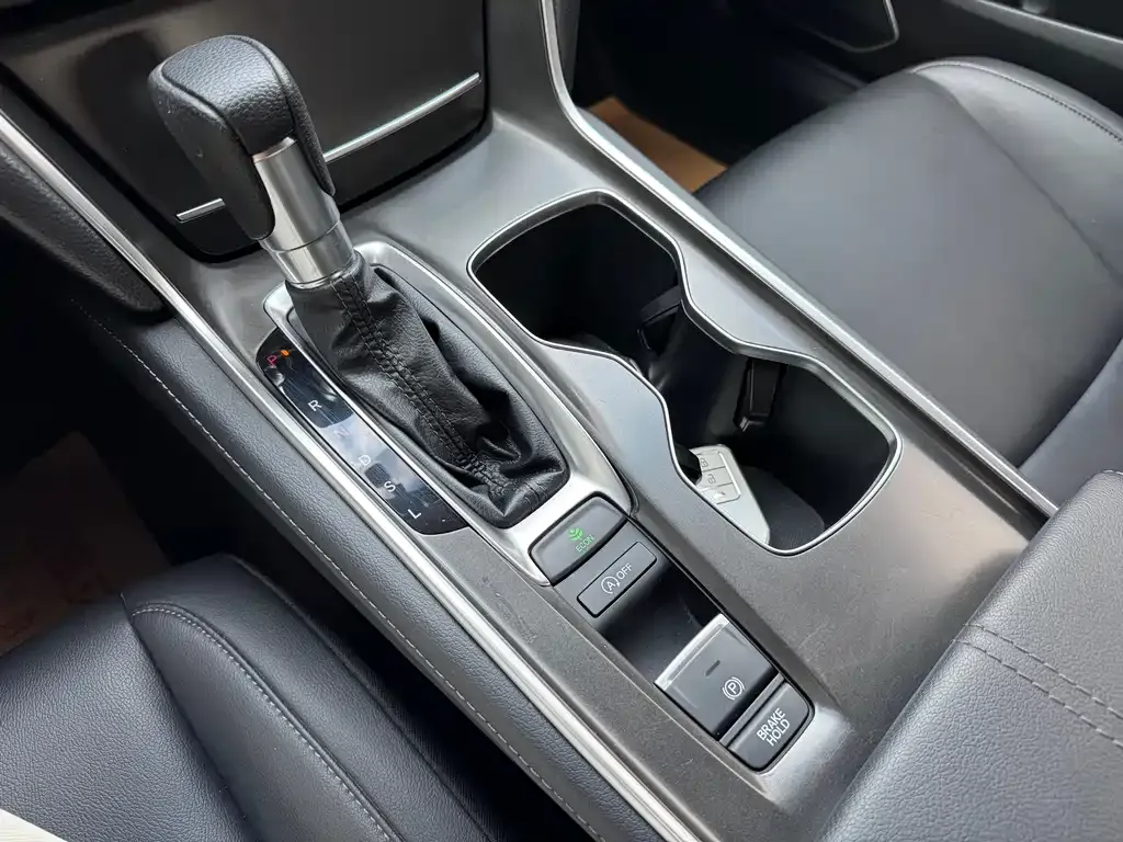 Honda Accord — фото 7