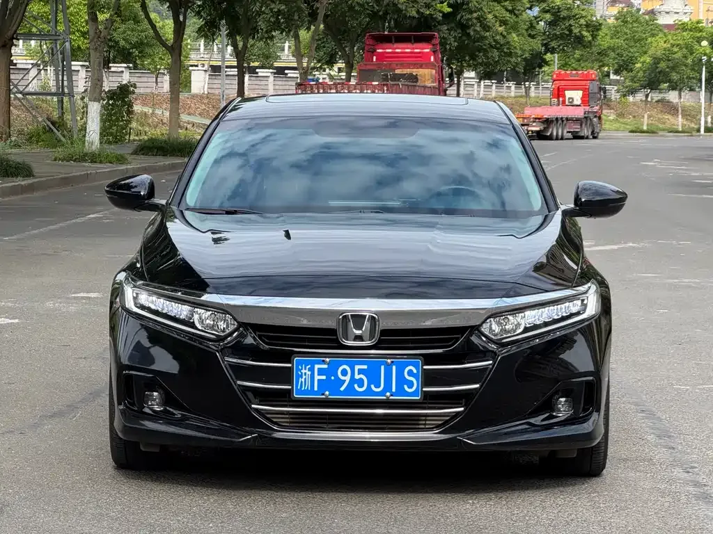 Honda Accord — фото 10