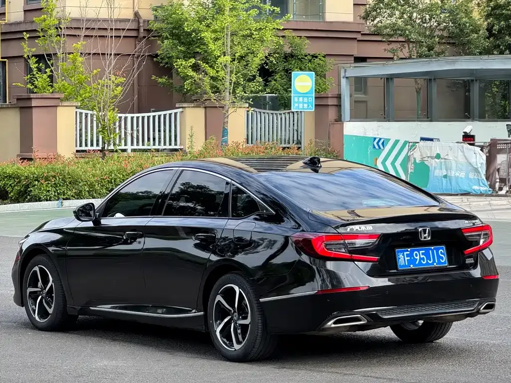 Honda Accord — фото 6