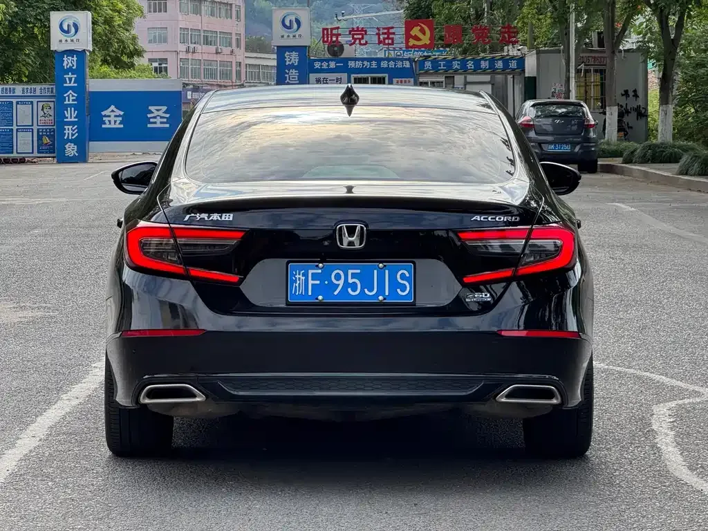 Honda Accord — фото 9