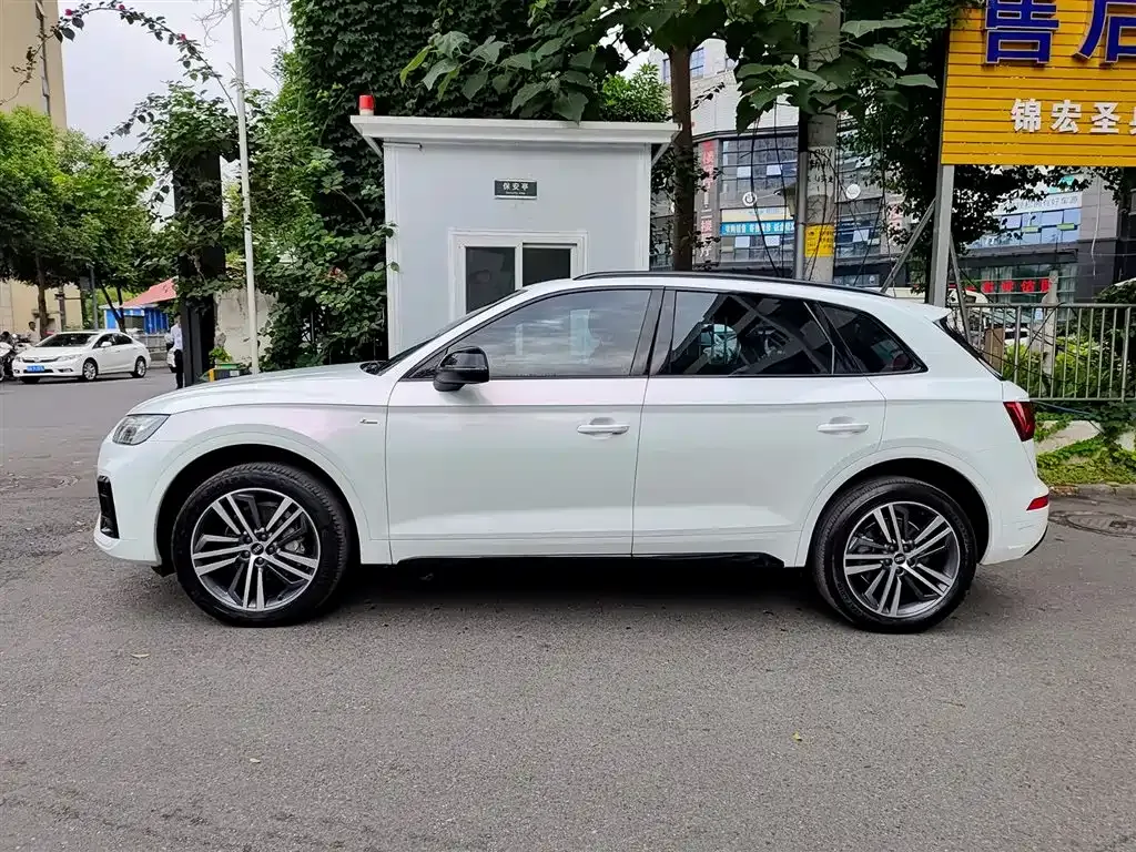 Audi Q5L — фото 10