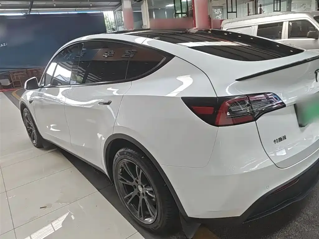 Tesla Model Y — фото 7