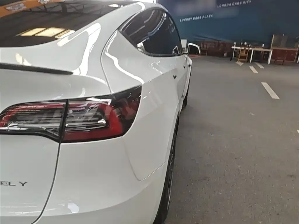 Tesla Model Y — фото 2