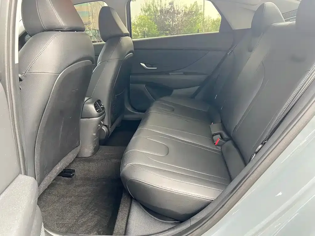 Hyundai Elantra — фото 10